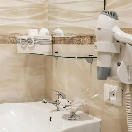 招待所 Gold House 2 3*